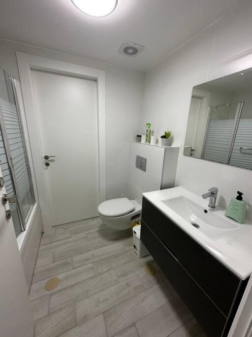 Elegant 3 Bedroom Ocean View Condo In Kiryat Yam Qiryat Yam Exterior photo