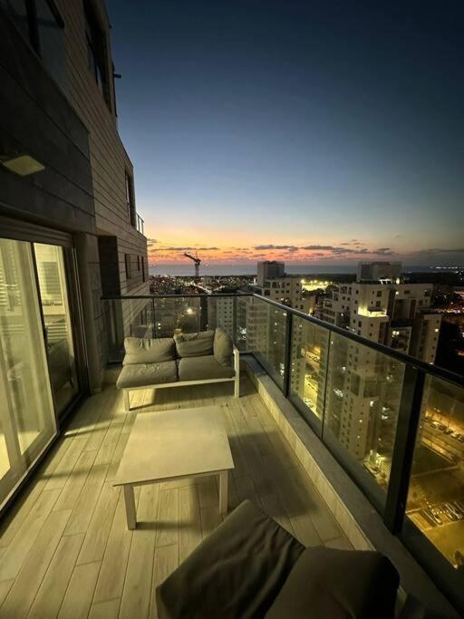Elegant 3 Bedroom Ocean View Condo In Kiryat Yam Qiryat Yam Exterior photo