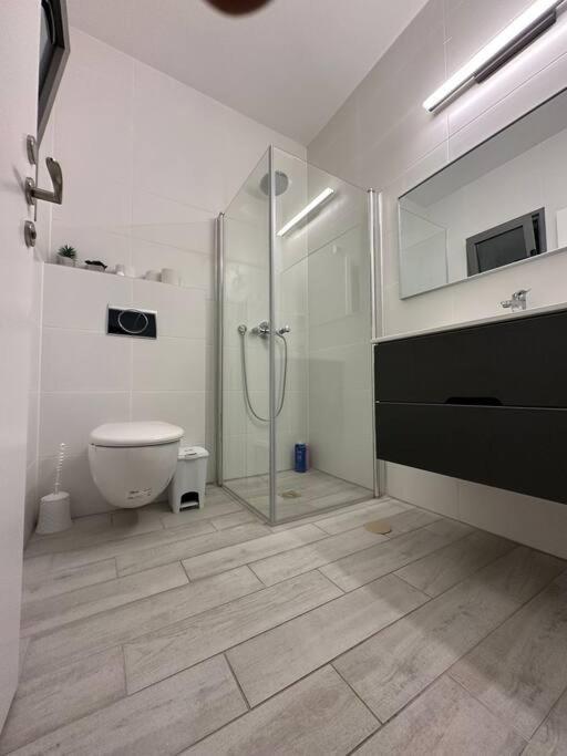 Elegant 3 Bedroom Ocean View Condo In Kiryat Yam Qiryat Yam Exterior photo